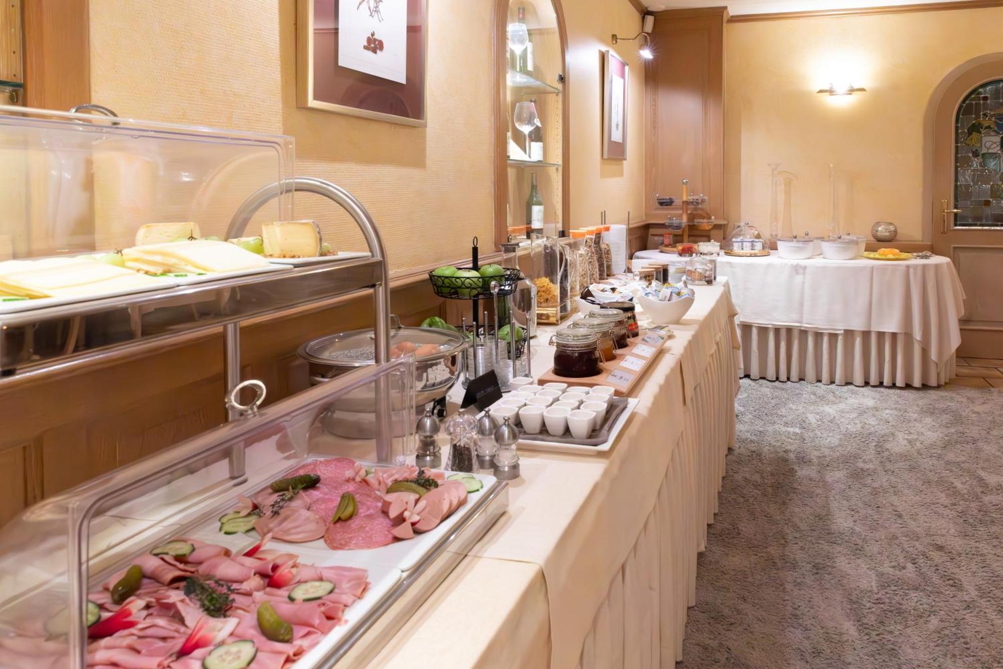 Domaine De La Foret Hotel 4*